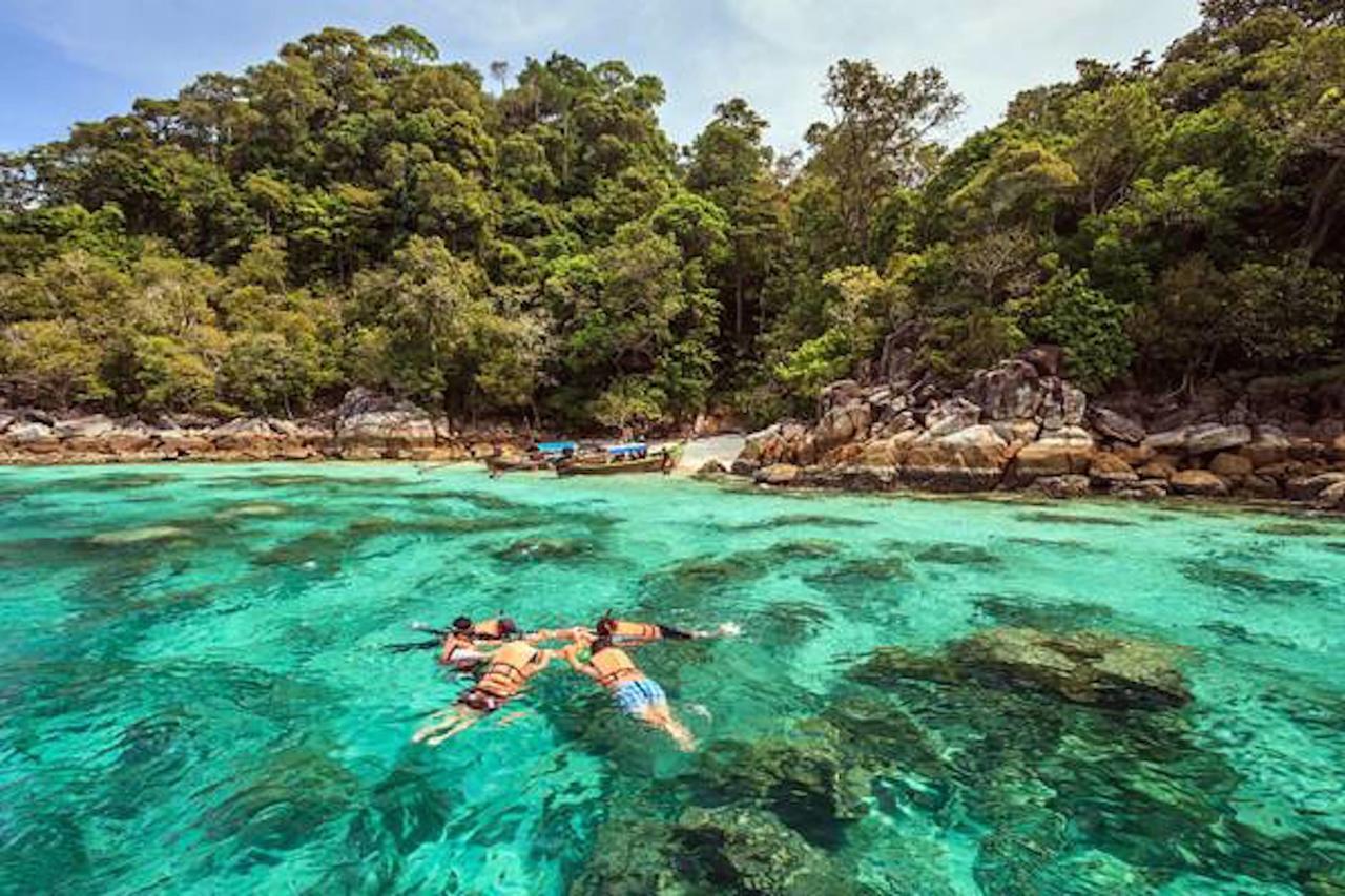 ホテル ベイビュー サンセット リペ島 エクステリア 写真